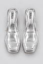 tamanco-flatform-feminino-tira-vinil-prata Par do Adele - Tamanco Flatform Feminina Tira Vinil Prata visto de cima, com tira em vinil transparente