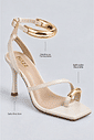 Sandália feminina salto alto bico quadrado off white Nati - infográfico com detalhes da tornozeleira, aplicação dourada e salto fino de 9cm