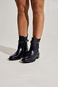 GISELE - BOTA FEMININA CANO CURTO SALTO BAIXO PRETA GISELE - BOTA FEMININA CANO CURTO SALTO BAIXO PRETA