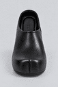Close frontal do tamanco fechado preto, mostrando o cabedal e a palmilha com a marca hitzz gravada.