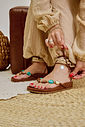 jasmim-sandalia-papete-pedras-camel Sandália Jasmim camel no pé com pedrarias coloridas