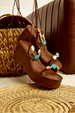 jasmim-sandalia-feminina-pedraria-camel Sandália feminina Jasmim camel com pedrarias vista lateral