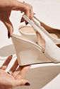 SUZAN - SCARPIN FEMININO SALTO ANABELA SLINGBACK OFF WHITE SUZAN - SCARPIN FEMININO SALTO ANABELA SLINGBACK OFF WHITE
