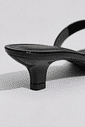 gummy-tamanco-feminino-salto-baixo-translucido-preto Detalhe do salto baixo do Tamanco Feminino Flip Flop Gummy preto em PVC