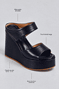 tamanco-plataforma-feminino-azul-escuro-miley Infográfico do tamanco azul escuro destacando meia-pata elevada, tira frontal larga, plataforma alta de aproximadamente 12 cm e base robusta e volumosa.