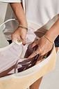 NÚIA - BOLSA FEMININA KNIT BEGE COM OFF WHITE NÚIA - BOLSA FEMININA KNIT BEGE COM OFF WHITE