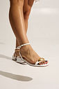SILVIA - SANDÁLIA FEMININA SALTO BAIXO BRANCA SILVIA - SANDÁLIA FEMININA SALTO BAIXO BRANCA