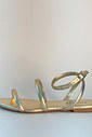 NESSA - SANDÁLIA DE TIRAS COM BICO FOLHA DOURADA