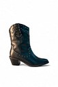 SELENA - BOTA COURO COM PESPONTOS E TACHAS PRETA SELENA - BOTA COURO COM PESPONTOS E TACHAS PRETA