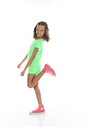 CONJUNTO MENINA BLUSA E SHORTS VERDE NEON CONJUNTO MENINA BLUSA E SHORTS VERDE NEON