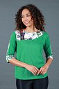 Blusa Feminina Manga 3/4 Verde Bandeira Com Estampa Gola e Punhos Blusa Feminina Manga 3/4 Verde Bandeira Com Estampa Gola e Punhos