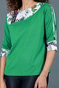 Blusa Feminina Manga 3/4 Verde Bandeira Com Estampa Gola e Punhos Blusa Feminina Manga 3/4 Verde Bandeira Com Estampa Gola e Punhos