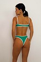Top Biquíni Diana Brisa Verde com Contraste Branco VIBE BIKINIS Top de biquíni Diana Brisa VIBE BIKINIS verde com viés e alças brancas, vista frontal