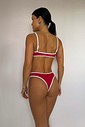Top Biquíni Diana Duna Vermelho Texturizado VIBE BIKINIS Top de biquíni Diana Duna VIBE BIKINIS vermelho em tecido texturizado duna com viés e alças brancas, vista frontal.