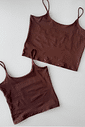 Blusa cropped com alça fina marrom Blusa cropped com alça fina marrom