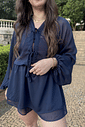 Macaquinho vestido com manga longa em chiffon azul Macaquinho vestido com manga longa em chiffon azul