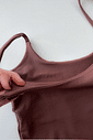 Blusa cropped com alça fina marrom Blusa cropped com alça fina marrom