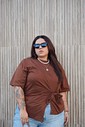 T-shirt Feminina Paloma Plus Size Detalhe Transpassada Cor Marrom T-shirt Feminina Paloma Plus Size Detalhe Transpassada Cor Marrom