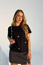 T-shirt Feminina Pamela Bordada a Mão Cor preta T-shirt Feminina Pamela Bordada a Mão Cor preta