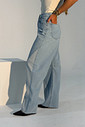 Calça Celeste Jeans Claro Barrel detalhe Lateral
