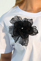 T-shirt Feminina Mayara Com Flor Cor Branca