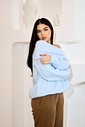 Moletom  Olivia cor azul claro detalhe Ombro a ombro