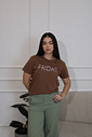 T-shirt feminina Friday bordada