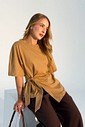 T-shirt Feminina Paloma Detalhe Frontal Transpassado Café com leite