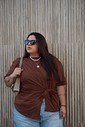 T-shirt Feminina Paloma Plus Size Detalhe Transpassada Cor Marrom T-shirt Feminina Paloma Plus Size Detalhe Transpassada Cor Marrom