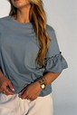 T-shirt Ana com manga 3/4 com babado cor azul claro e marrom claro T-shirt Ana com manga 3/4 com babado cor azul claro e marrom claro