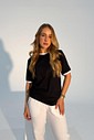 T-shirt Feminina Alice Cor Preta Com detalhe Bicolor T-shirt Feminina Alice Cor Preta Com detalhe Bicolor
