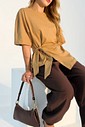 T-shirt Feminina Paloma Detalhe Frontal Transpassado Café com leite