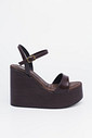 Sandália Manu Marrom – salto plataforma alto com fechamento no tornozelo