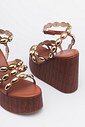 Sandália Giulia Camel – salto plataforma amadeirado com tiras glamourosas