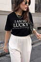 T-SHIRT ESTONADA I AM SO LUCKY PRETA