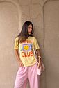 T-SHIRT ESTONADA COFFEE CLUB AMARELO MANTEIGA