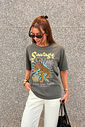 T-SHIRT ESTONADA SAVAGE FOLLOW (COM STRASS) CHUMBO