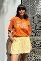 T-SHIRT ESTONADA WE ARE HAPPIER LARANJA VIBRANTE T-SHIRT ESTONADA WE ARE HAPPIER LARANJA VIBRANTE
