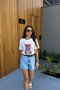 T-SHIRT ESTONADA ONÇA STYLE ICON ESTAMPA ROSA CANDY OFF WHITE