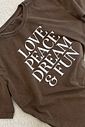 T-SHIRT ESTONADA LOVE AND FUN MARROM CAFÉ