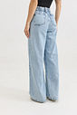 Calça jeans pantalona feminina com cintura alta e cós com elástico, modelagem ampla com caimento solto e confortável