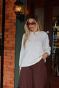 TRICOT COM PEDRARIAS KYLIE OFF WHITE