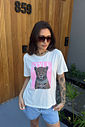 T-SHIRT ESTONADA ONÇA STYLE ICON ESTAMPA ROSA CANDY OFF WHITE