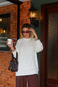 TRICOT COM PEDRARIAS KYLIE OFF WHITE