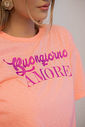 T-Shirt Oversized Feminina Meia Malha Bordada Buongiorno Vitta Laranja Neon T-Shirt Oversized Feminina Meia Malha Bordada Buongiorno Vitta Laranja Neon