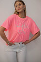 T-Shirt Oversized Feminina Meia Malha Bordada Dolce Vita Erica Rosa Neon T-Shirt Oversized Feminina Meia Malha Bordada Dolce Vita Erica Rosa Neon
