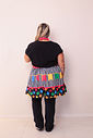 Vestido Festa Junina Xadrez Preto com Bandeirolas — Veste P ao G2 + Brinde 2 Laços Vestido Festa Junina Xadrez Preto com Bandeirolas — Veste P ao G2 + Brinde 2 Laços
