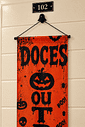 Banner Decorativo Halloween Doces ou Travessuras Laranja 1,75 m com Gancho Banner Decorativo Halloween Doces ou Travessuras Laranja 1,75 m com Gancho