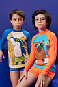 Conjunto Menino em Malha UV Camiseta e Sunga Capivara Laranja Neon