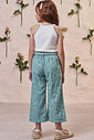 Conjunto de regata em canelado e calça cropped em tecido bordado. (Com short embutido) 98937 Kukiê Infantil Menina Conjunto de regata em canelado e calça cropped em tecido bordado. (Com short embutido) 98937 Kukiê Infantil Menina